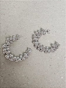 Argola esferinhas prata