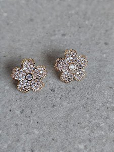 Brinco mini flor cravejada dourada