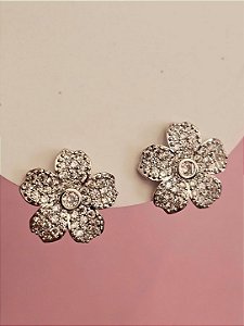 Brinco mini flor cravejada prata