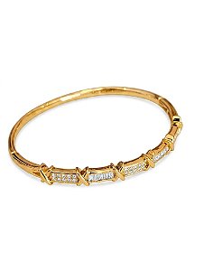 Bracelete Rígido Dourado com Detalhes em X