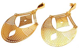 Brinco leque oval e losango vazado