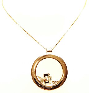 Colar cápsula viagem