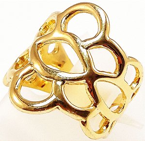 Anel vazado com desenhos ovais