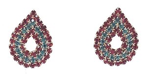 Brinco gota pequeno vazado