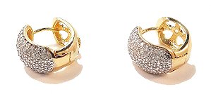 Brinco articulado vazado e cravejado