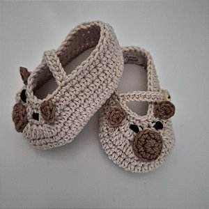 Sapatinho de crochê abraçadinhos Capivara