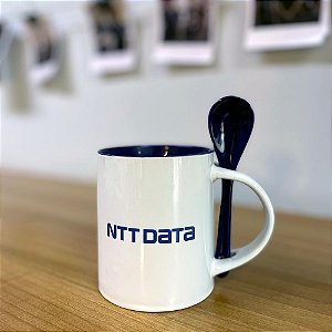 Caneca NTT DATA em cerâmica