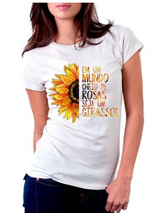 Camiseta Personalizada Em Um Mundo Cheio De Rosas Seja Um Girassol