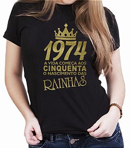 Camiseta Feminina Preta O Nascimento das Rainhas Dourada - Informe o Ano e Idade