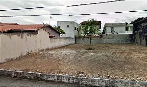 Terreno amplo no coração do Jd. Indústrias