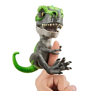 Dinossauro T-Rex Tracker Agarradinhos  Fingerlings Untamed Preto e Verde