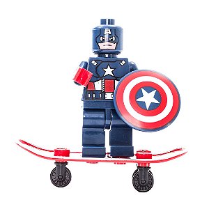 Boneco Lego Marvel Capitão América  Com Skate e Acessórios