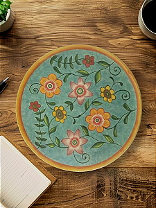 Prato de cerâmica pintado a mão com desenho de flores