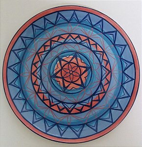 Prato de cerâmica pintado a mão com desenho de mandala
