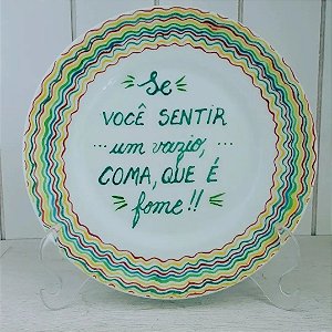 Prato de sobremesa: "Se você sentir um vazio, coma que é fome".