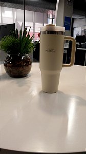 Caneca térmica com canudo