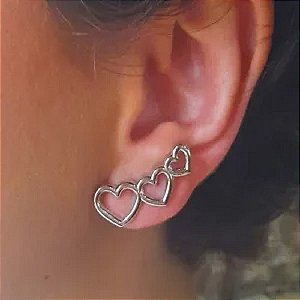 Brinco Ear Cuff  Coração Vazado Folheado Prata Antialérgico