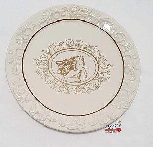 Prato Redondo de Ceramica com Anjo e Arabescos na Borda - Mesa Posta - Ref 1318232 Cromus
