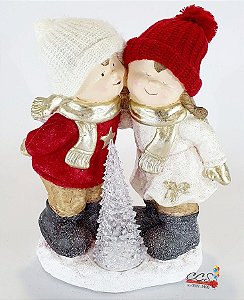 Enfeite Decorativo de Resina Menino e Menina com Pinheiro de Led - Decoração Natalina - Ref 1018465 Cromus Natal