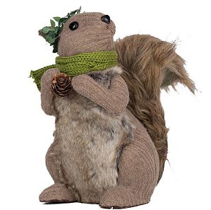 Esquilo em Pé com Cachecol Verde Segurando Pinha 23cm - Coleção Geneva - Ref 1023945 Cromus