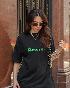 T-SHIRT OVERSIZED ESTAMPA LOCALIZADA AMORE.