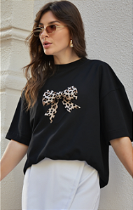 T-SHIRT OVERSIZED ESTAMPA LOCALIZADA LAÇO ONÇA