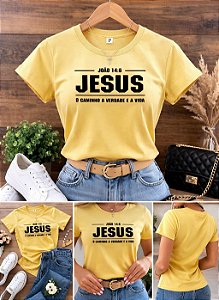 Baby look feminina, ideal para expressar sua fé com estilo e leveza no dia a dia. Confeccionada em tecido confortável, com ótimo caimento e estampa inspiradora que transmite personalidade e identidade cristã. Confira as cores disponív