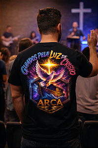Camiseta Guiados pela Luz de Cristo Preta