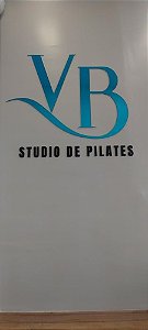 Letreiro em Acrílico Azul Espelhado com Preto