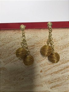 Brinco capim dourado