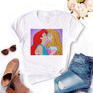 Tshirt Feminina Atacado KISS ME GIRL  - TUMBLR