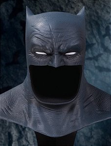 DC Gallery: The Dark Knight Returns - Batman Cowl 1/2