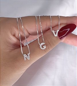 Colar letra cravejada Prata 925