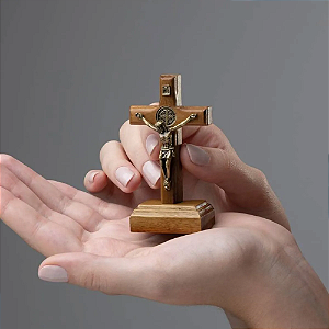 Crucifico Madeira Ouro Velho 7cm São Bento