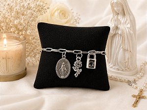 Modelo 4 de Nossa senhora das graças com flor e cadeado