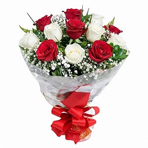 12 - Buquê com 12 rosas vermelha e branca
