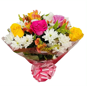 059 - Buquê com 6 rosas e flores do campo