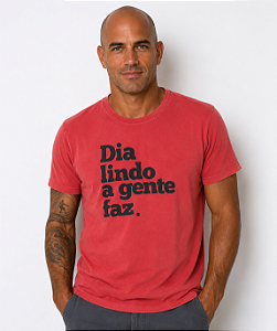 Camiseta Dazaranha Dia Lindo Goiaba Estonada