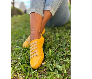 SAPATÊNIS FEMININO EM COURO LEGÍTIMO AMARELO ELÁSTICO
