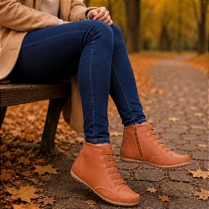 BOTA FEMININA CANO CURTO COM ZÍPER COR CARAMELO