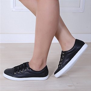 Tênis Feminino Preto Casual Rasteiro em Couro Leve e Confortável