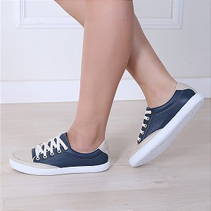 Tênis Feminino Azul Marinho e Bege Casual Rasteiro em Couro Leve e Confortável