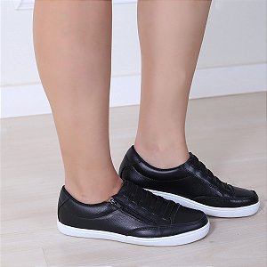 Tênis Feminino Preto em Couro Leve e Confortável com zíper