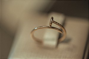 Anel Prego Minimalista em ouro 18k