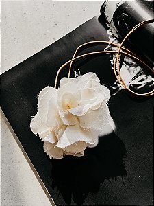 Colar Broche Flor Off White - Mini Moni