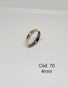 lisa em ouro 18k c/ base em aço c/ friso central e pedra 4mm - reta
