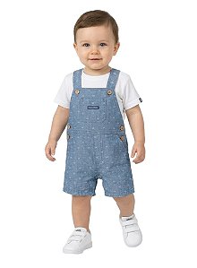 Jardineira e camiseta Calvin Klein