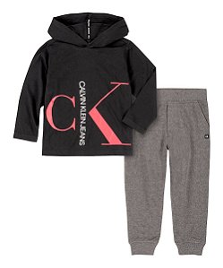 Conjunto com Camiseta e Calça CK