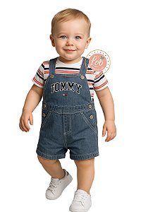 Jardineira e Camiseta Tommy Hilfiger