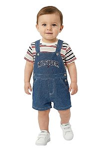 Jardineira e Camiseta Tommy Hilfiger